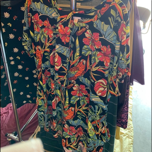 Top - Picture 2 of 4